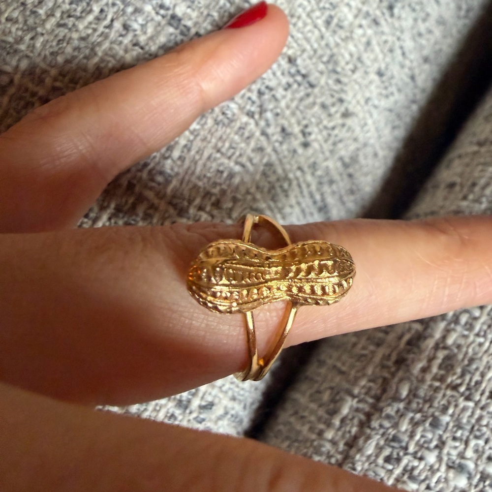 Expandable Size 6-8 Gold Toned Peanut Ring